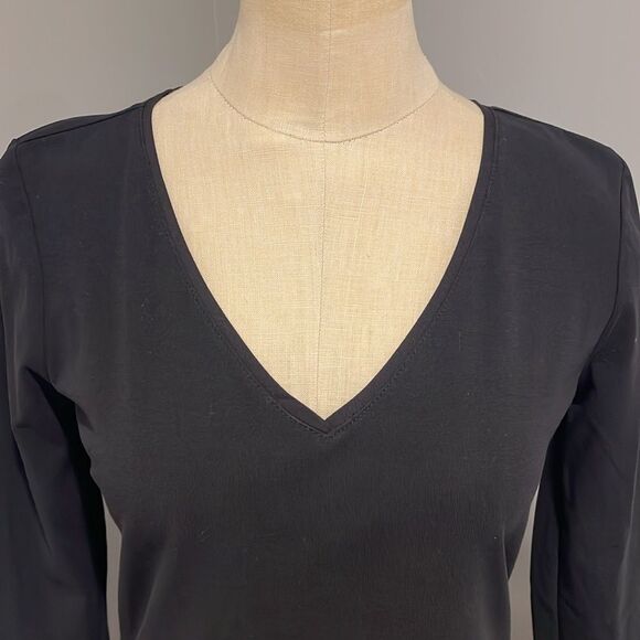 NWOT White House Black Market Long Sleeve V-Neck Top Size XS - Picture 2 of 9